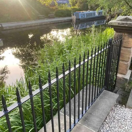 Casa de Férias The Boathouse 2 Bedroom In *
