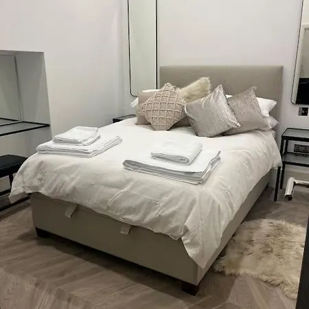 The Boathouse 2 Bedroom In 리펀